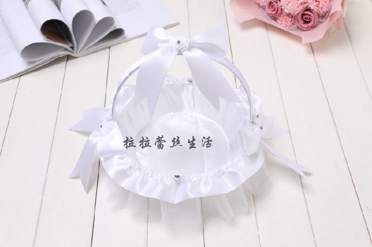 Western-style pure white rhinestone hand-held flower basket flower girl flower flower basket petal flower basket photography props