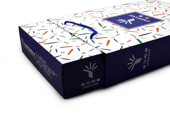 Gold Number of bath towels with a large gift box One bath on all sides