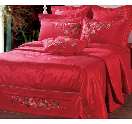 The new Yi Shi Jia Gold Wedding Red Four Piece Set Exquisitely Embroidered Wedding Bedding 