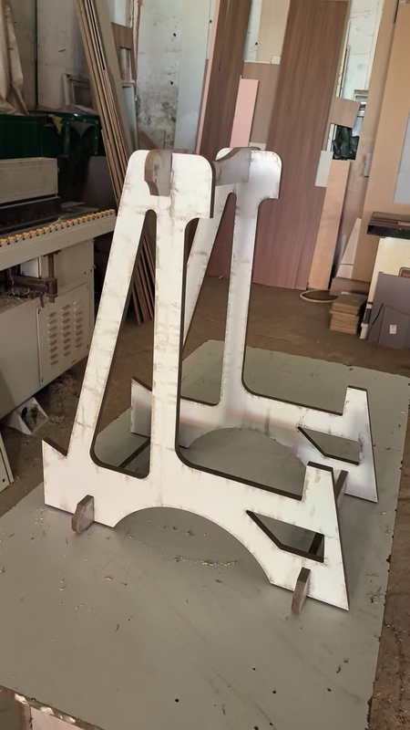 Powered Surfboard Stand, Vertical Stand That Doesn'T Take up Space, Can Be Used for Both Oil-Powered and Electric-Powered Boards Powered Surfboard Stand, Vertical Stand That Doesn'T Take up Space, Can Be Used for Both Oil-Powered and Electric-Powered Boards