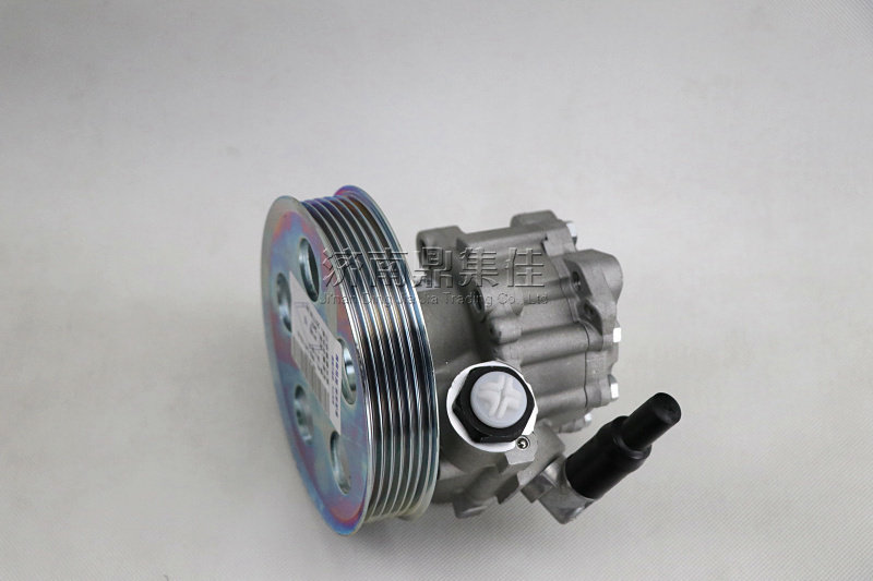 Adapt to the old Audi A4 A4B6B7 1 8T direction machine booster pump direction booster pump steering pump