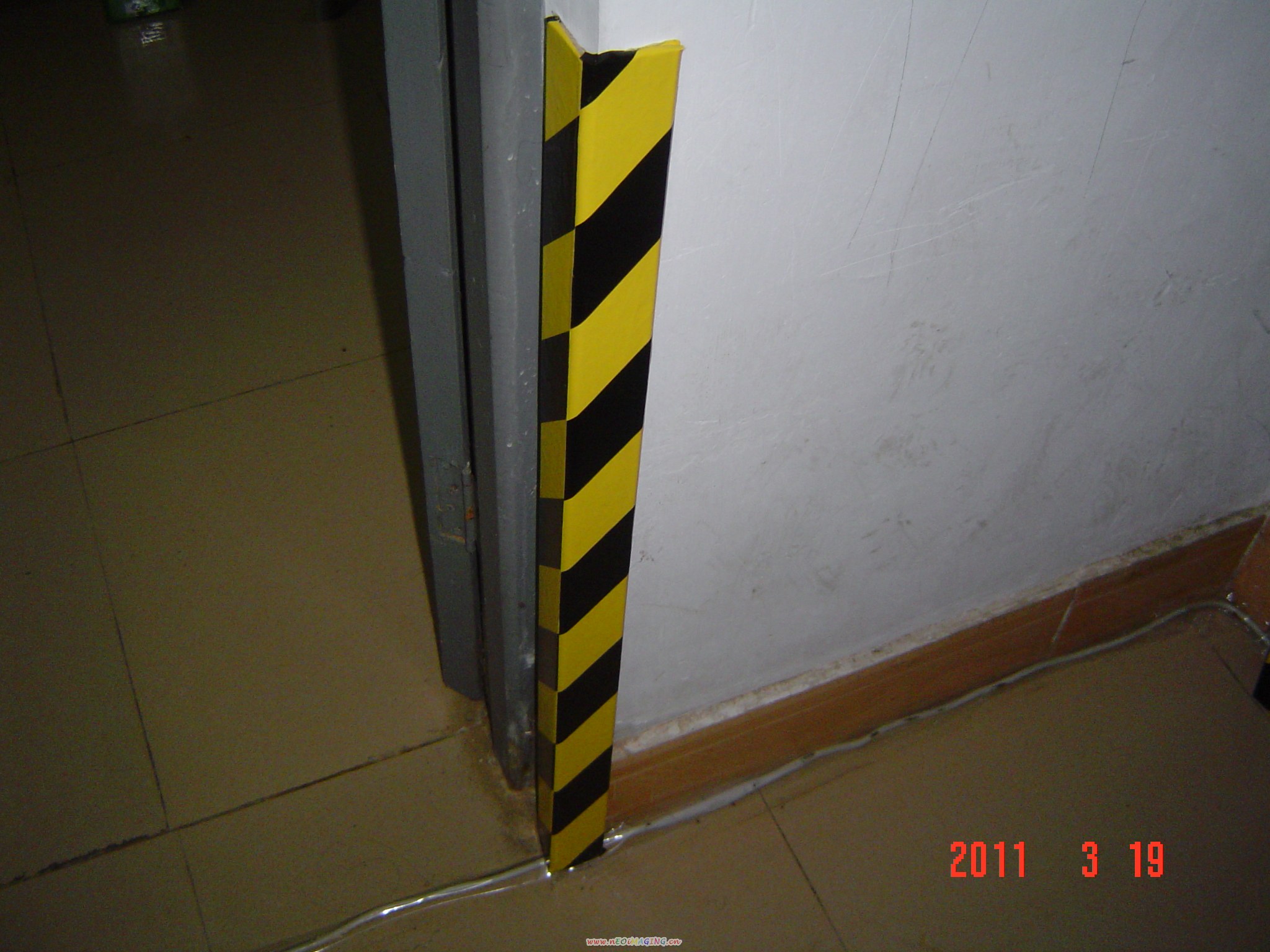 Protective wall corner construction site used with yellowblack red white sticky 50 * 50 meters long