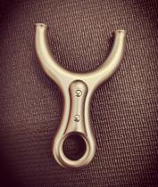 Titanium - yi outdoor titanium alloy TC21 CNC flat slingshot flat - bow flat vase head flying tiger bow