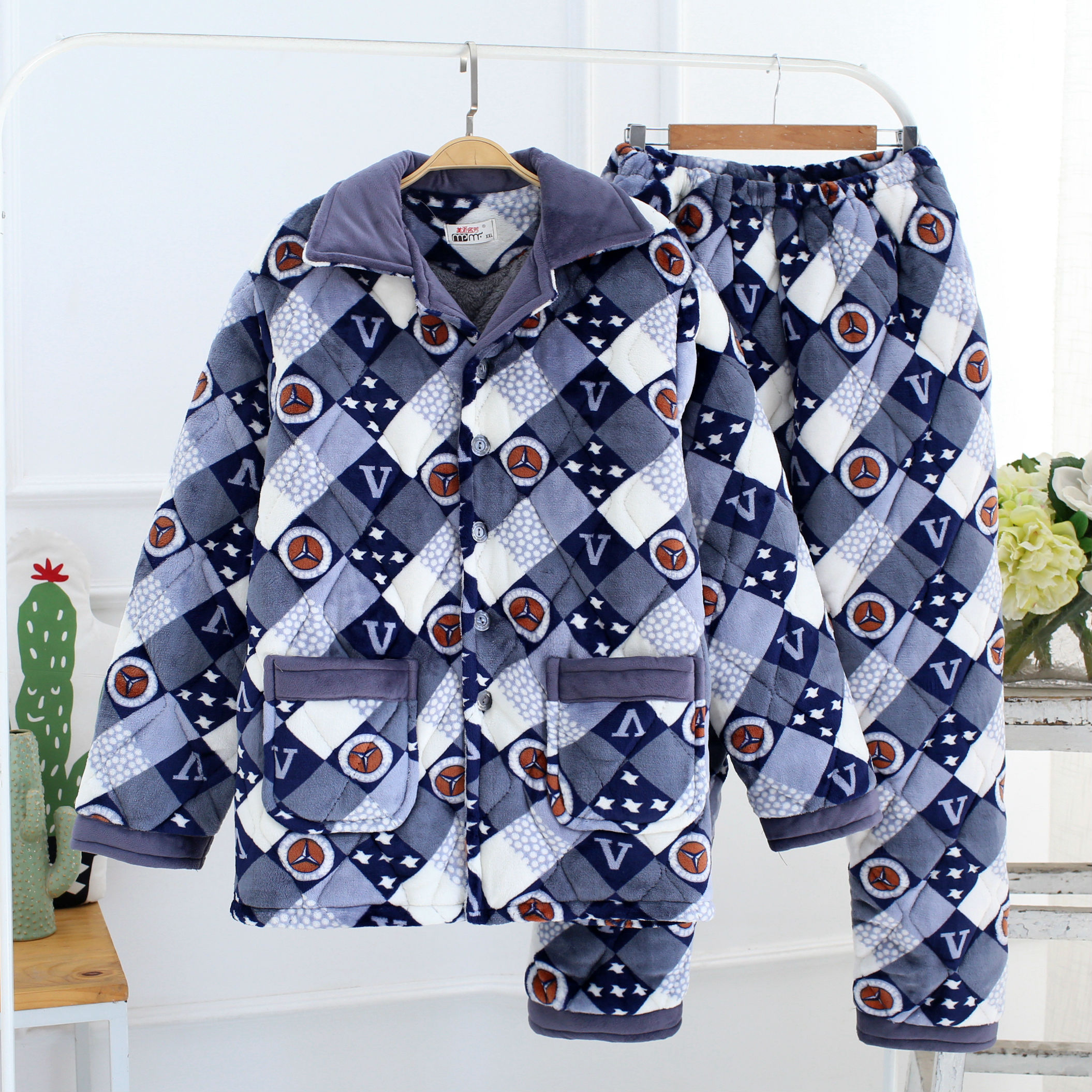 Pyjama nam mùa đông flannel dày ba lớp lông cừu san hô giản dị đơn giản ấm áp dịch vụ nhà phù hợp với kích thước lớn đồ bộ nam mặc nhà