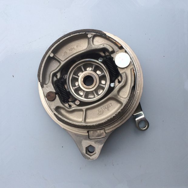 Áp dụng cho Wuyang Honda xe F mới F Wuyang 125 WH125-9 phía sau nắp trống phanh với má phanh - Pad phanh giá bố thắng đĩa trước xe airblade