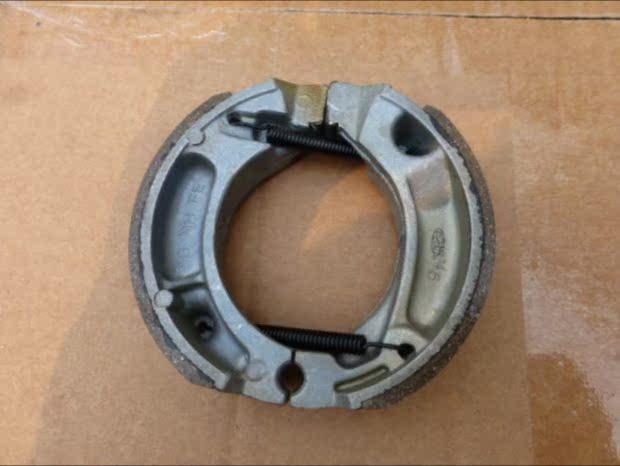 Áp dụng cho Sundiro Honda CG125 SDH125-7C-7D-7E Má phanh trước và sau Phanh phanh trước da phanh trước - Pad phanh giá bố thắng sau xe airblade