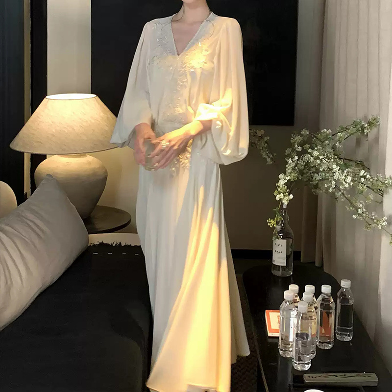 From the Collection [Linglang Tian Gong], a Gentle and Elegant V-Neck Long-Sleeve Dress with Micro-Embroidery in Various Lengths