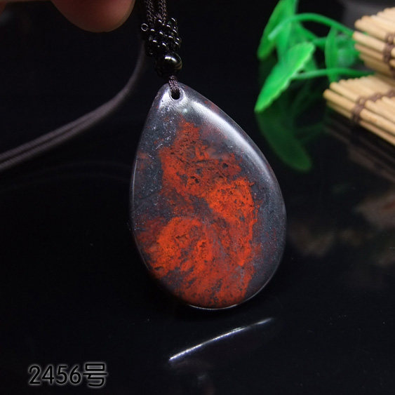Natural Guilin chicken jade jade cranked necklace pendant sweater chain pendant accessory hanging 2456