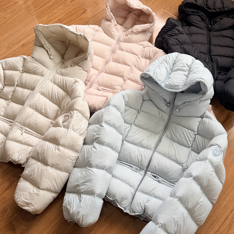 Off-Season Clearance~ Popular Short Hooded Thickened Puffer Jacket for Women, New 90% White Duck down Coat