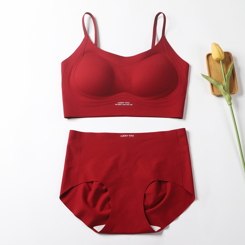 Red Bra Set for Women in Their Zodiac Year of the Horse, Seamless, Small Bust, Enhances Appearance, Beautiful Back, Underwear 2026