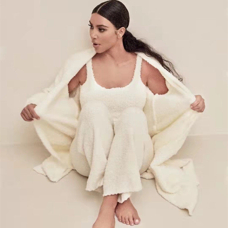 Nice outfit white coral fleece pajamas women's long version Kardashian homewear suit autumn and winter new