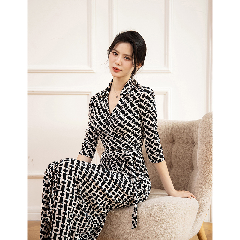D Brand Wrap Dress with Classic Print, Same Style as European and American Celebrities, Black and White Chain, Polo Collar, Elegant Over-The-Knee Long Dress