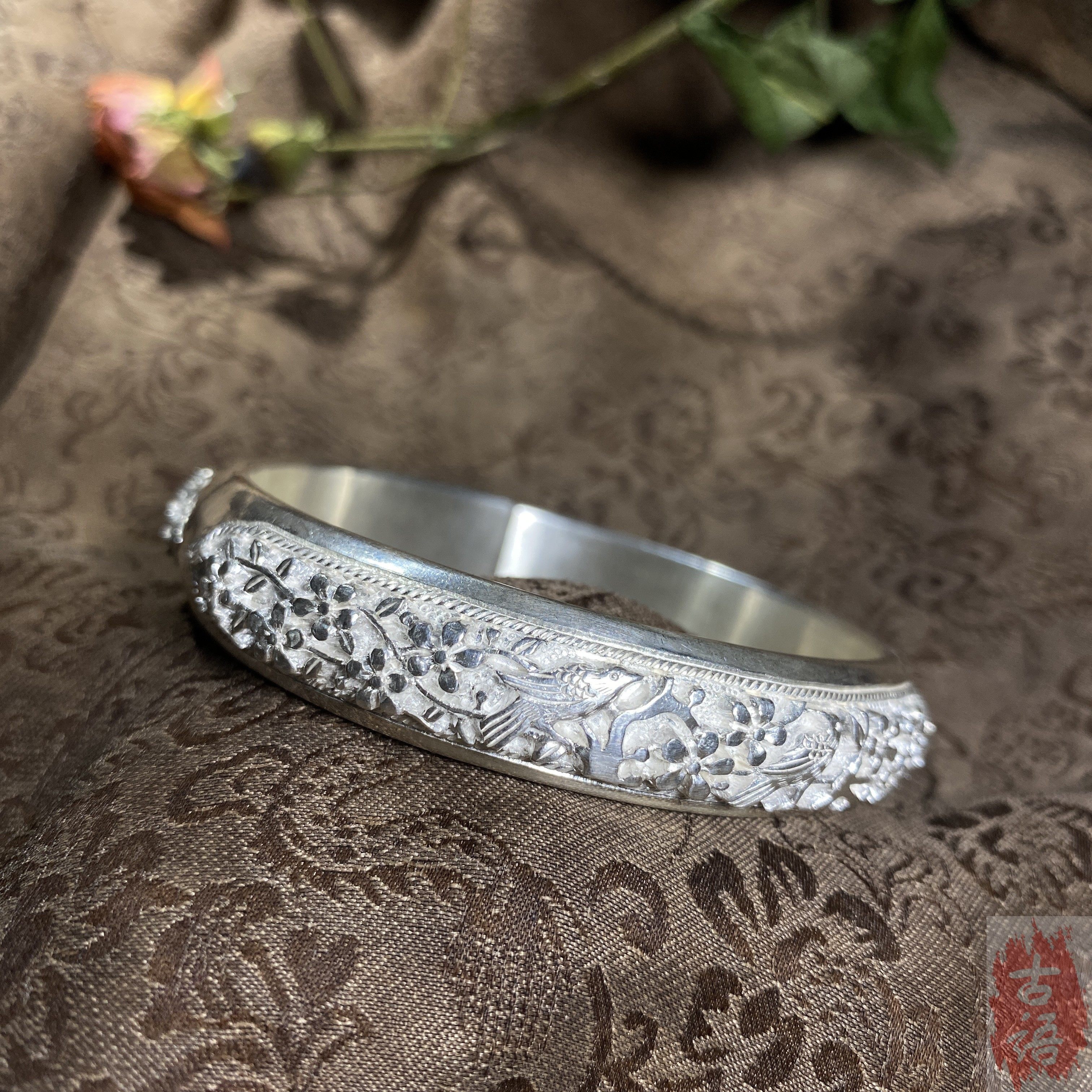 Handmade Boutique Relief (Dongli Fu) Custom S999 High Relief Auspicious Lion