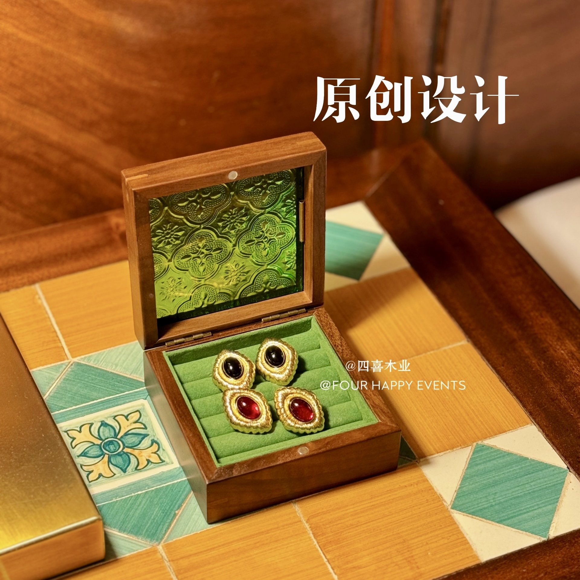 Four Joy 木製ジュエリーボックス 無垢材ジュエリーボックス ガラスリング レトロリングボックス ギフトボックス ウォールナット プロポーズ フランネル