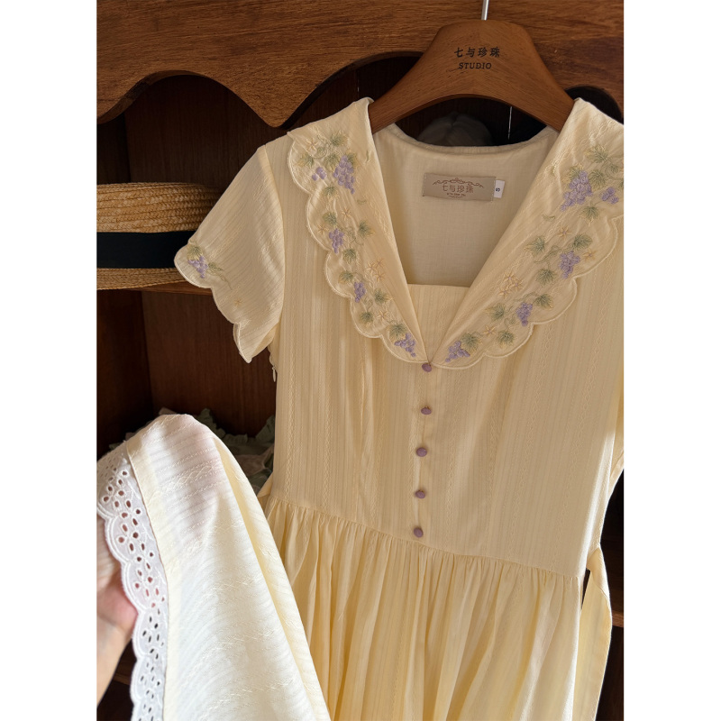Seven and Pearl's "Evening Breeze Grapevine" French-Style Fresh Lapel Petal-Edged Grape Embroidered Cotton Dress