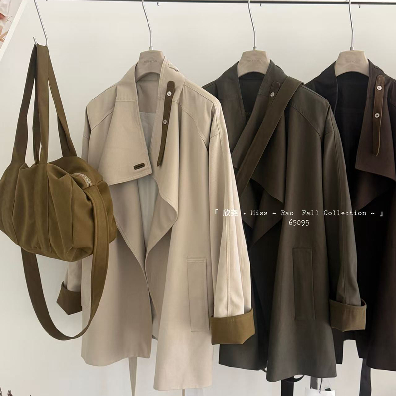 Miss Rao Xinyao Aot - Relaxed Style Mid-Length Trench Coat with Bag (Includes Bag, Belt) 65095 Miss Rao Xinyao Aot - Relaxed Style Mid-Length Trench Coat with Bag (Includes Bag, Belt) 65095