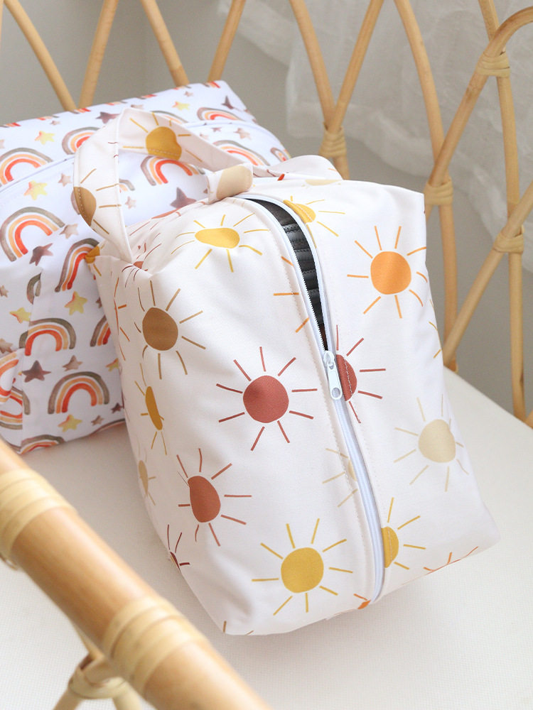 Handheld clothes bag suspended underwear dust bag kindergarten children's diaper travel clothes to be delivered