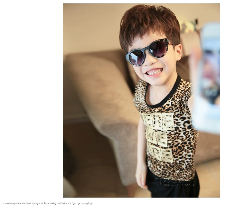 Boy Leopard Set 3-8 tuổi tay áo ngắn hai mảnh mùa hè trẻ em Áo phông quần harem trang phục mẫu giáo hip-hop áo giữ nhiệt trẻ em