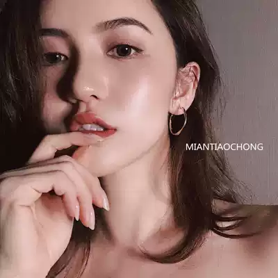 Tampon worm Europe, America and South Korea minimalist wave small gold ring ring fashionable circle earrings drop earrings without pierced ears