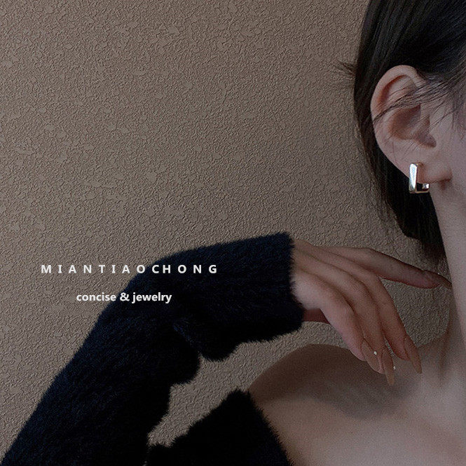 ins Japan-ROK minimalist European and American advanced senses small square 100 lap metal commuter earring ear-pin mosquito coil ear clip