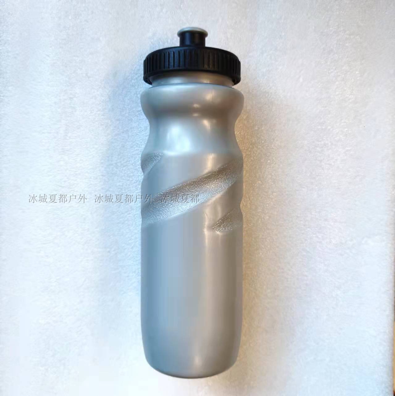 Water Riders Outdoor Bike Riding kettle does not contain BPA Passion Road single hand squeeze water bottle 750 ML