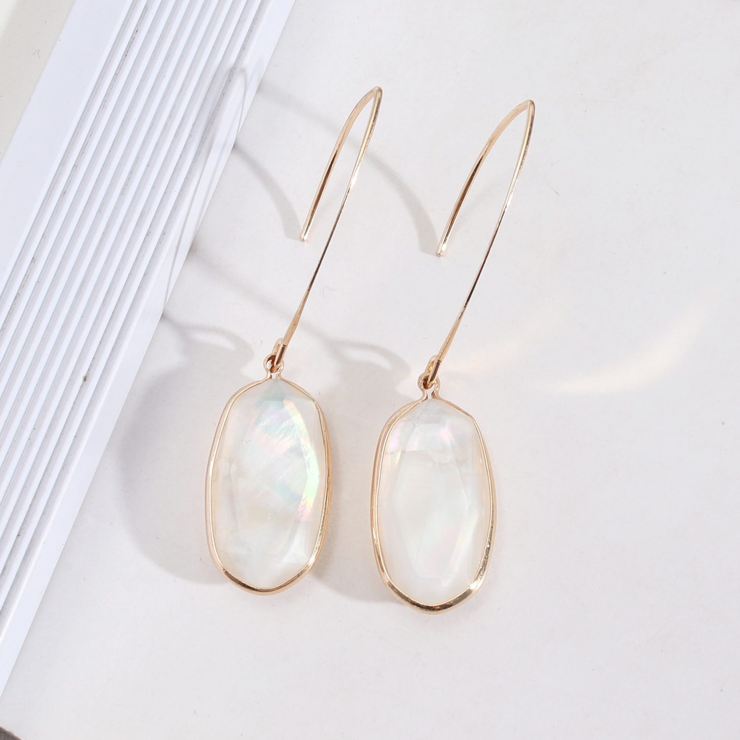 1 Pair Simple Style Solid Color Alloy Shell Patchwork Women's Drop Earrings display picture 3