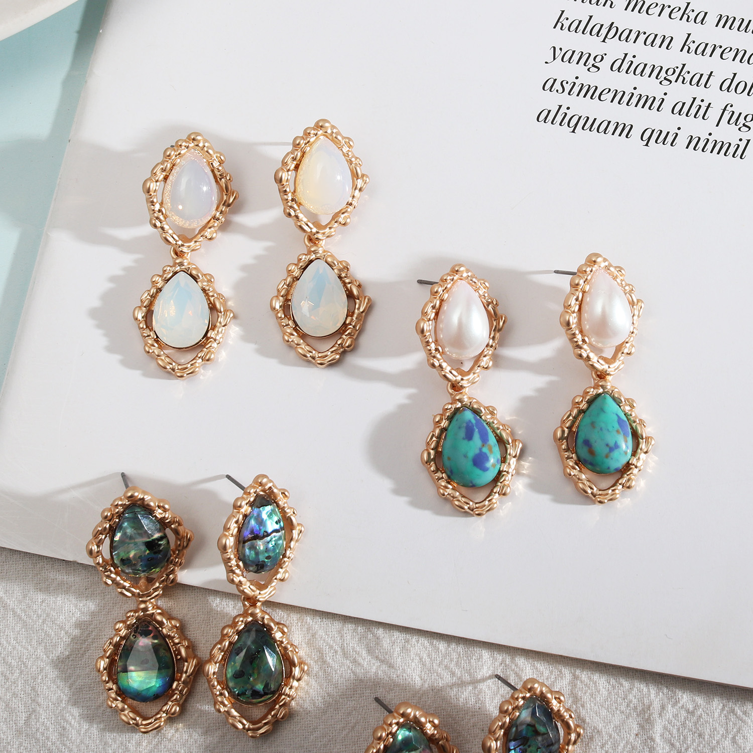 1 Pair Vintage Style Water Droplets Alloy Inlay Artificial Pearls Turquoise Opal Women's Drop Earrings display picture 3