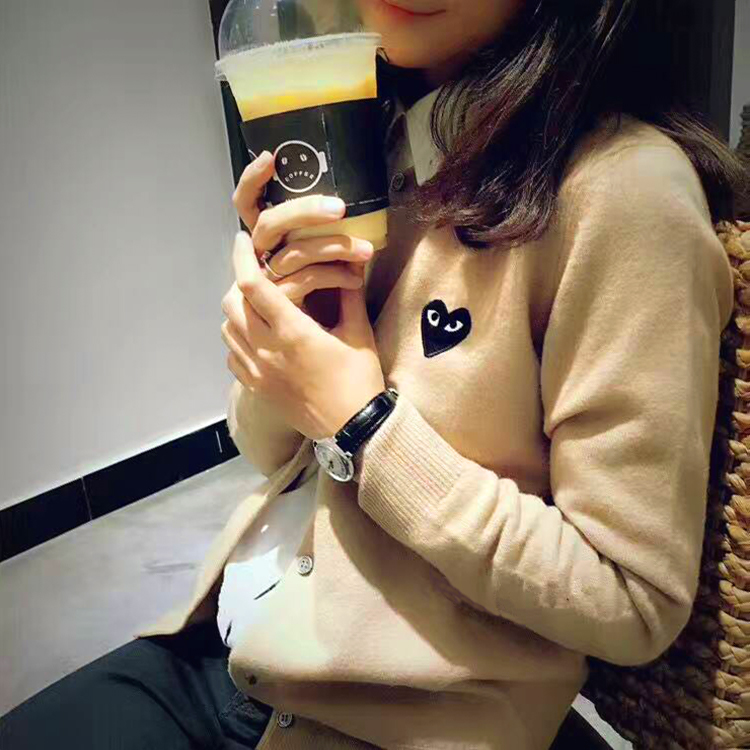Ngôi sao với chiếc áo len len cùng áo len nữ tình yêu mùa xuân và mùa thu ngắn cổ tròn trái tim đào đôi áo len màu rắn áo len cổ lọ