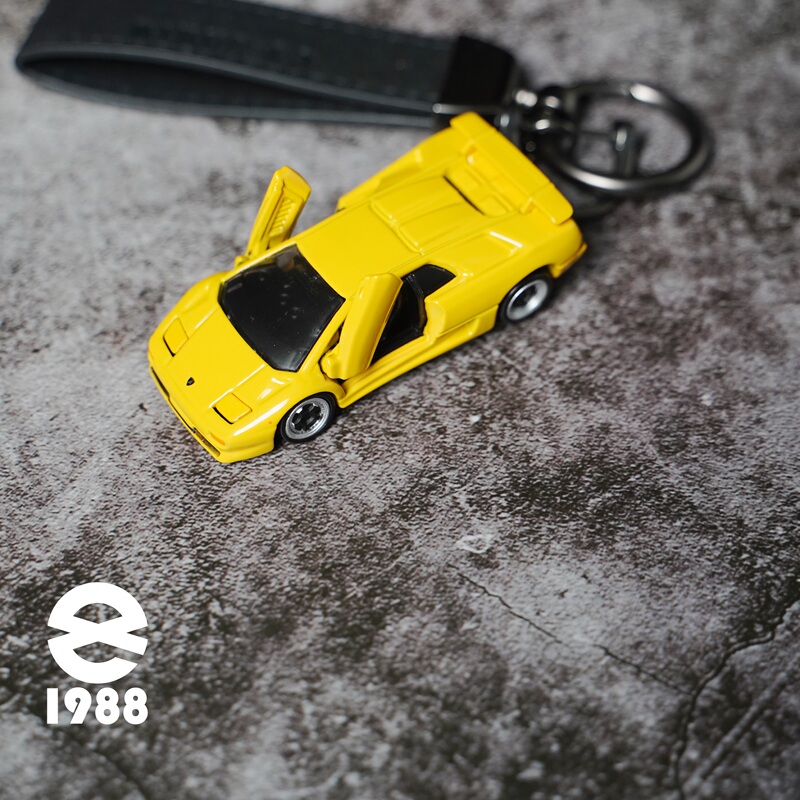 Authenticly Authorized Daniel Lamborghini Scissor Door Keychain Alloy Car Model Creative Car Model Car Pendant