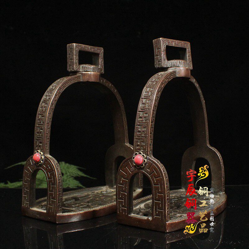 Antique collection of pure copper antique bag pulp set with precious stirrups A pair of Mongolian horse pedal equestrian supplies copper madden