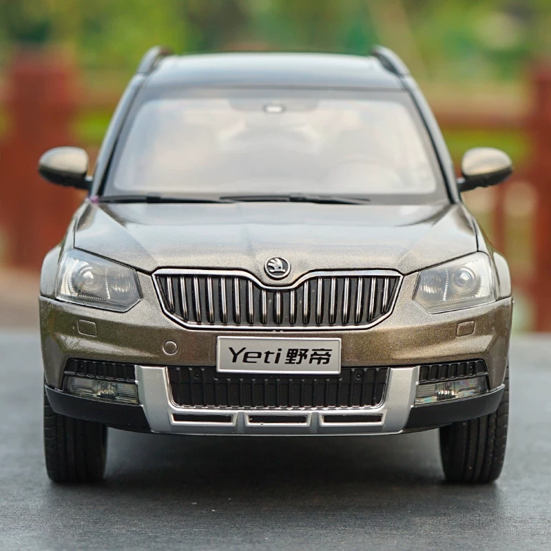 1:18 оригинальная модель автомобиля SUV Volkswagen Skoda YETI off-road от Shanghai (Shanghai Volkswagen Skoda YETI)