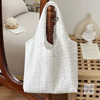 Вишневый цвет белый