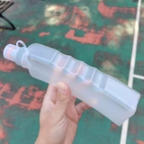 Изогнутая портативная спортивная бутылка для спортзала, невидимый ремень, для бега