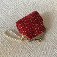 Красный постер, в стиле Шанель