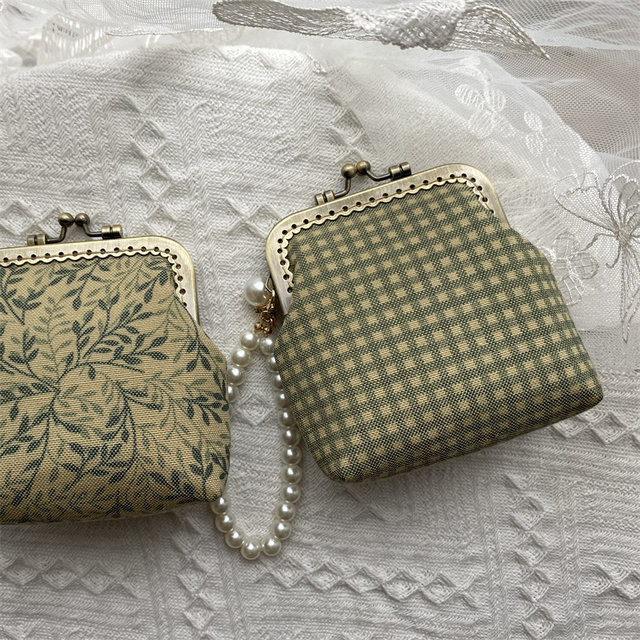 ແບບປ່າໄມ້ retro lace ປາກຖົງຄໍາ handmade bag buckle coin purse ຂອງຂວັນວັນເກີດສາມາດຖືບັດທະນາຄານ