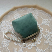 Бобово-зеленый бархат, согласно фото