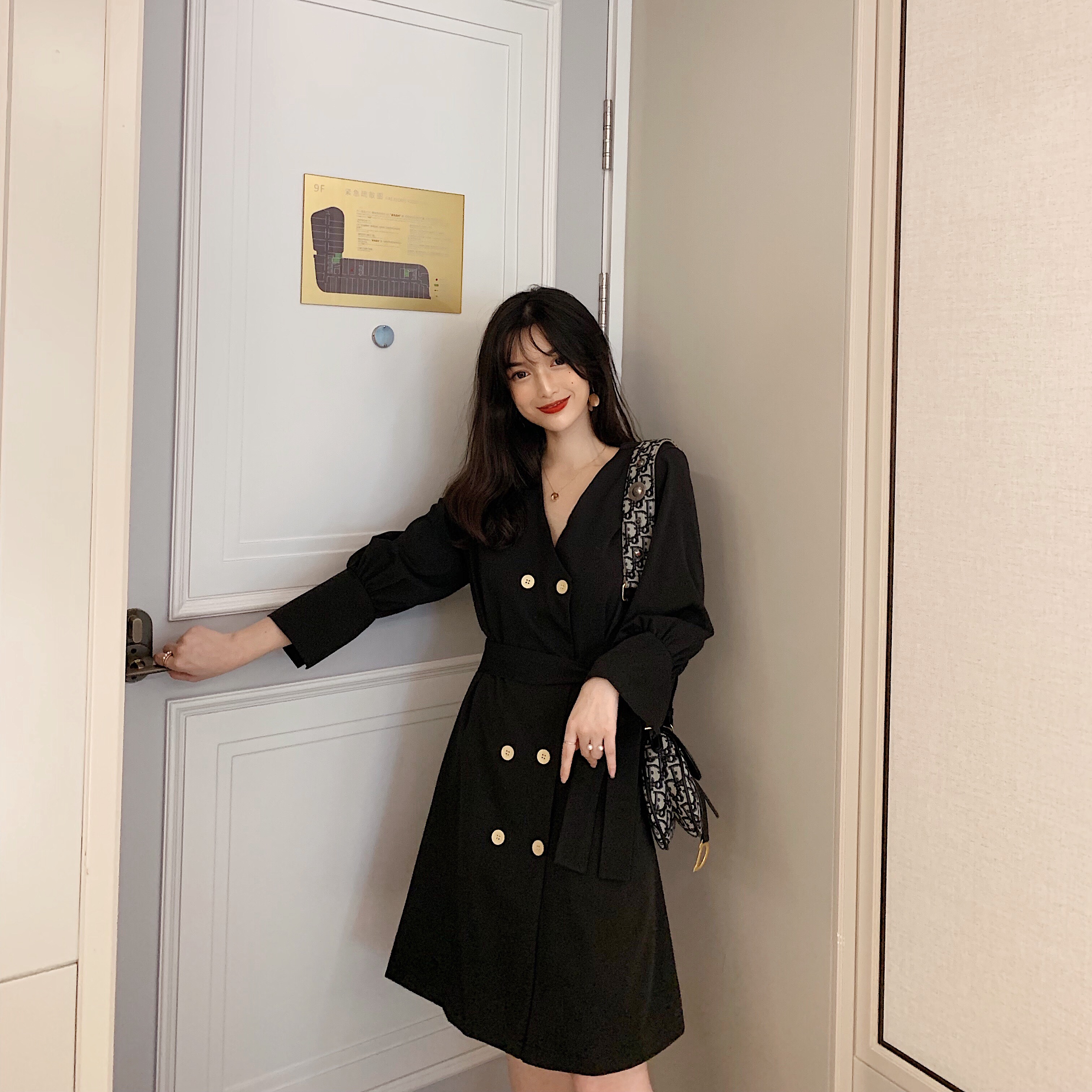 VK旗艦店 韓系雙排扣露鎖骨顯氣質系帶長袖洋裝