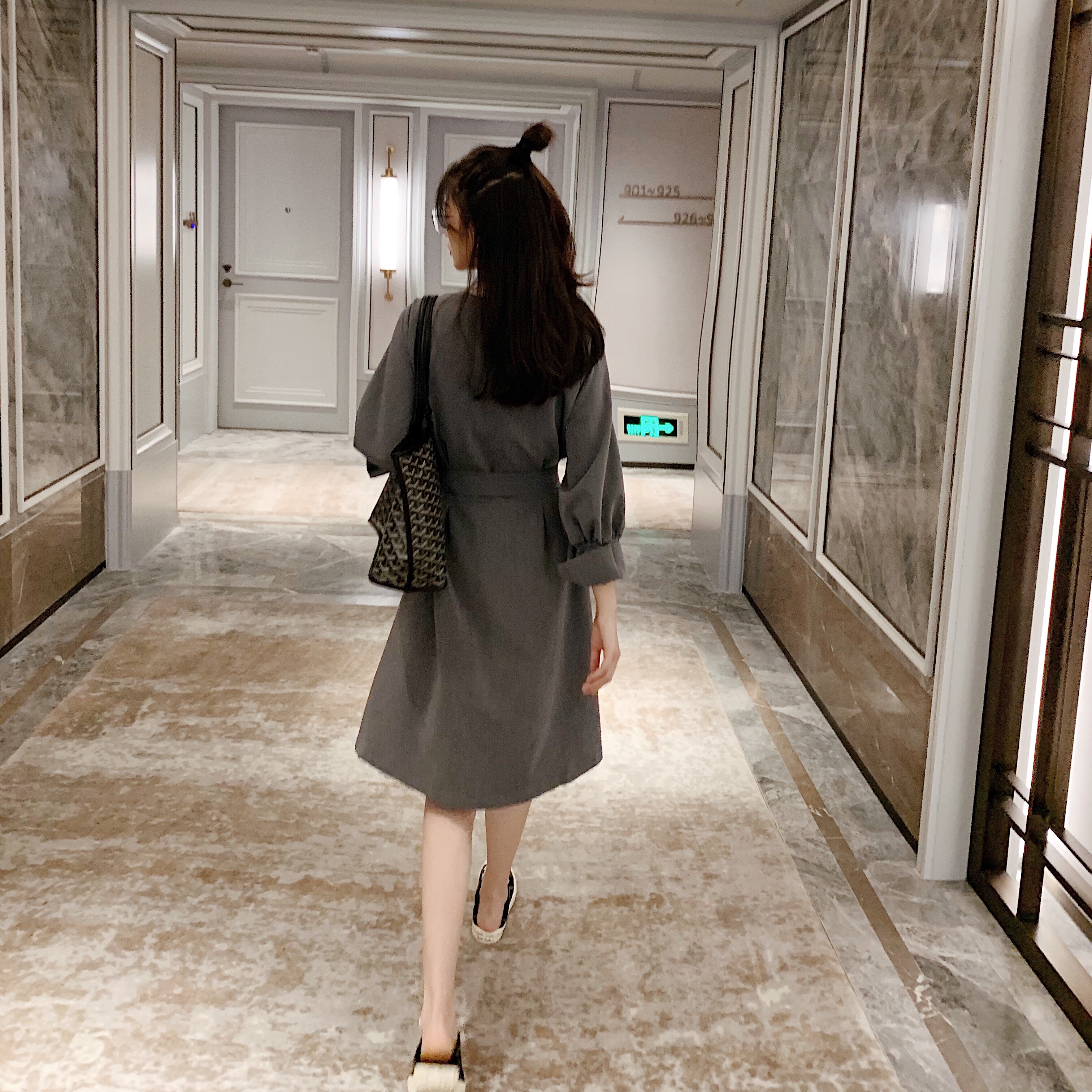 VK旗艦店 韓系雙排扣露鎖骨顯氣質系帶長袖洋裝