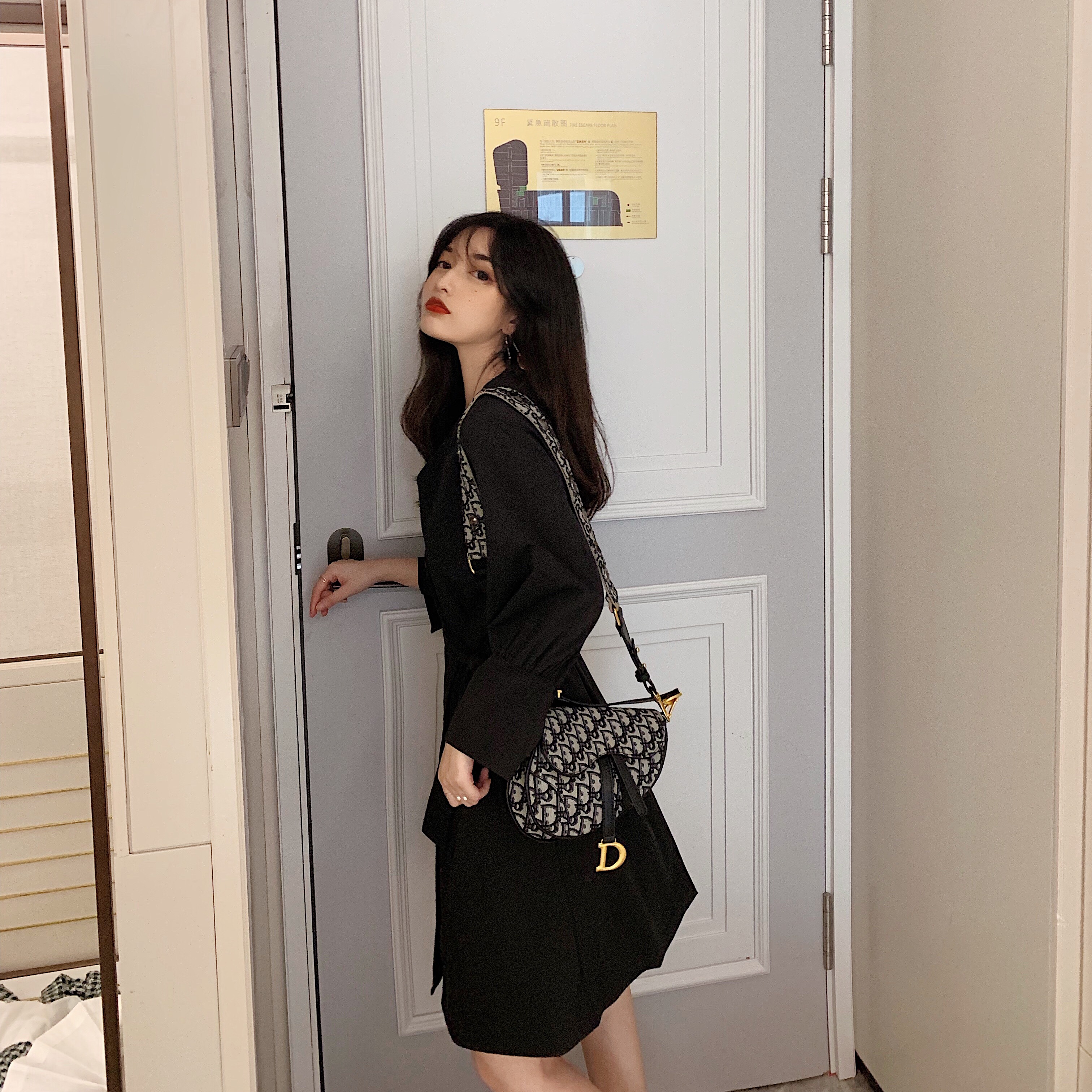 VK旗艦店 韓系雙排扣露鎖骨顯氣質系帶長袖洋裝