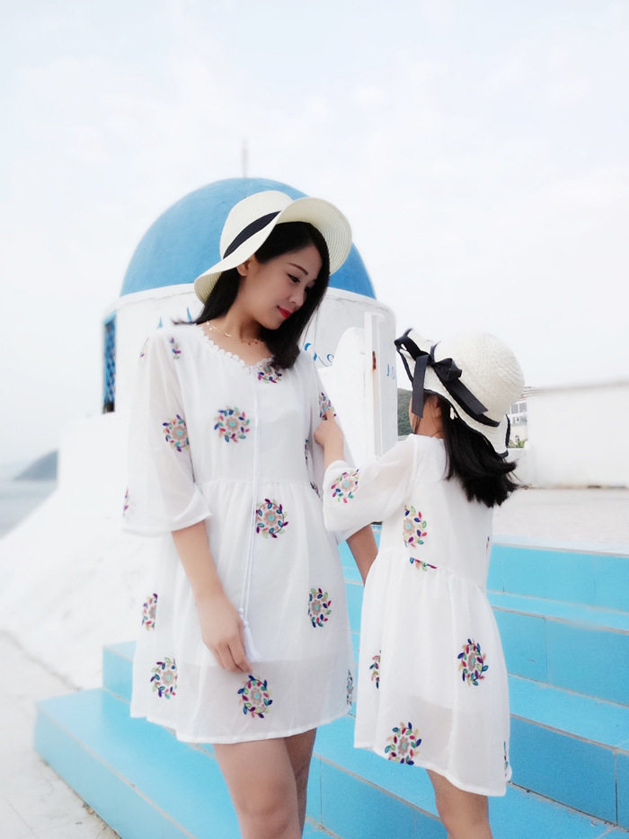 Web red parent dress 2023 summer new tide women wear snow spinning beach skirt seaside resort wind