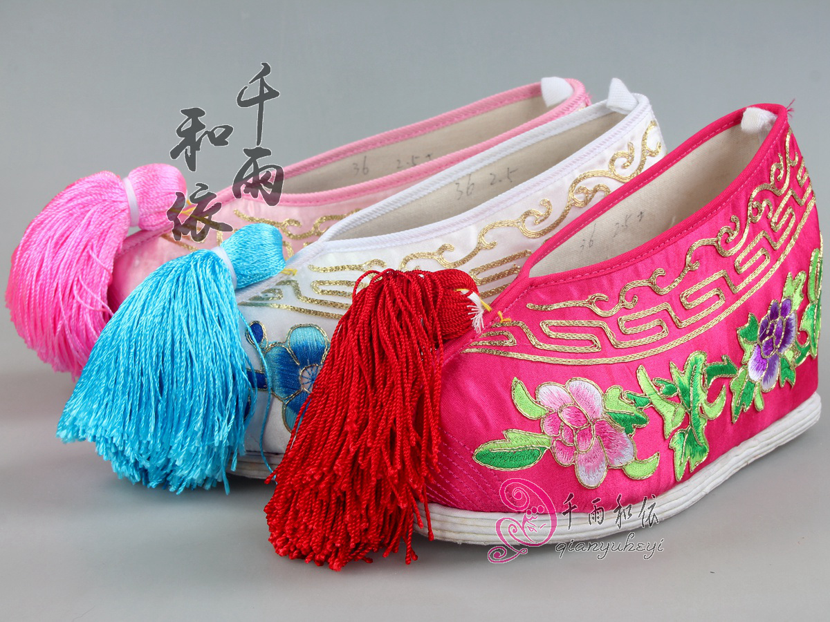Opera flower denier inner heightening embroidered shoes Qianlayer bottom cloth bottom color shoes Tsing Yi Xiaodenier cloth shoes ancient clothes with Chinese wind