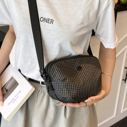 Plaid nylon cloth small bag 2025 new fashion sports bag casual versatile men and women light one-shoulder crossbody bag