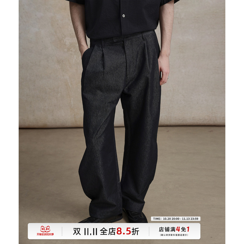 Cakunta Simple Commuter Trousers with Scimitar Waistband, Side Seam Pleats/Front Double Pleat Design Cakunta Simple Commuter Trousers with Scimitar Waistband, Side Seam Pleats/Front Double Pleat Design