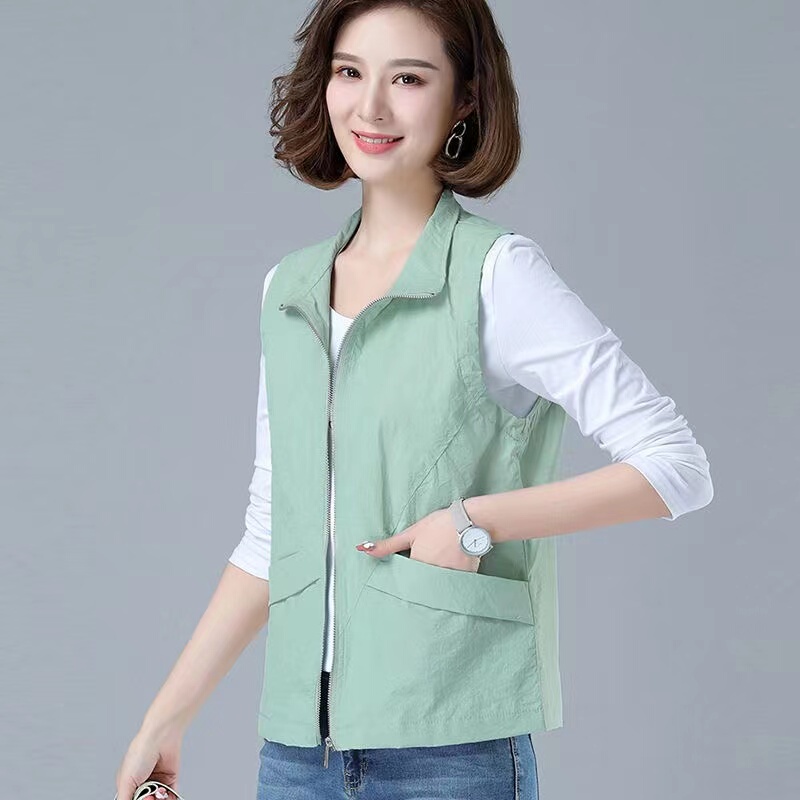 Fashionable Middle-Aged Women's Vest for Spring and Summer, Short Casual Thin Vest, Sun Protection Clothing, Sleeveless Jacket with Pockets, Plus Size Vest