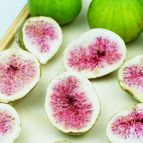 Есть много видов фруктов хрустящие овощи хрустящие, хрустящие, трофей, кролика, голландский волосатый золотой шелковый медведь с пищевыми закусками пищевые закуски