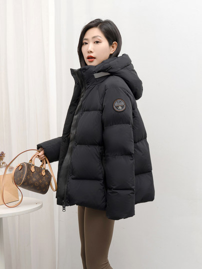 White Goose down Short Puffer Jacket for Women, 2025 New Winter Loose Puff Coat, Thickened for Extreme Cold, Petite Size, Bread-Style Jacket