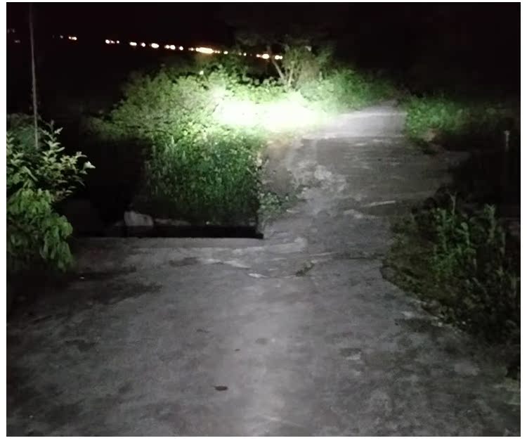 Cột đá nhọn mắt xe máy LED đèn pha bóng đèn xe điện 12V tích hợp sửa đổi siêu sáng chói H4 xa và gần ánh sáng đèn led mini xe máy