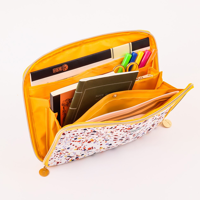 Japanese magazine High Functioning Multifunctional Containing Bag Information Containing Finishing Pack Stationery Bag Hand Holding Bag