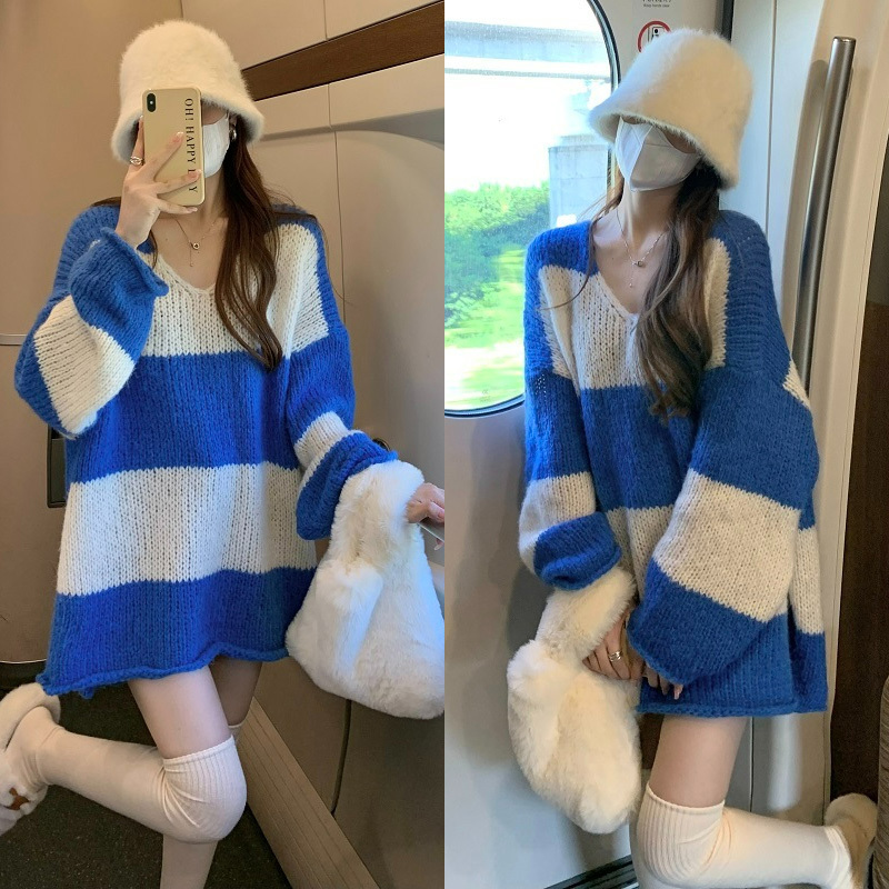 Retro Loose and Lazy Style Blue and White Stripesd V-Neck Knitwear for Women, Autumn and Winter Mid-Length Tops for Small People, Trendy
