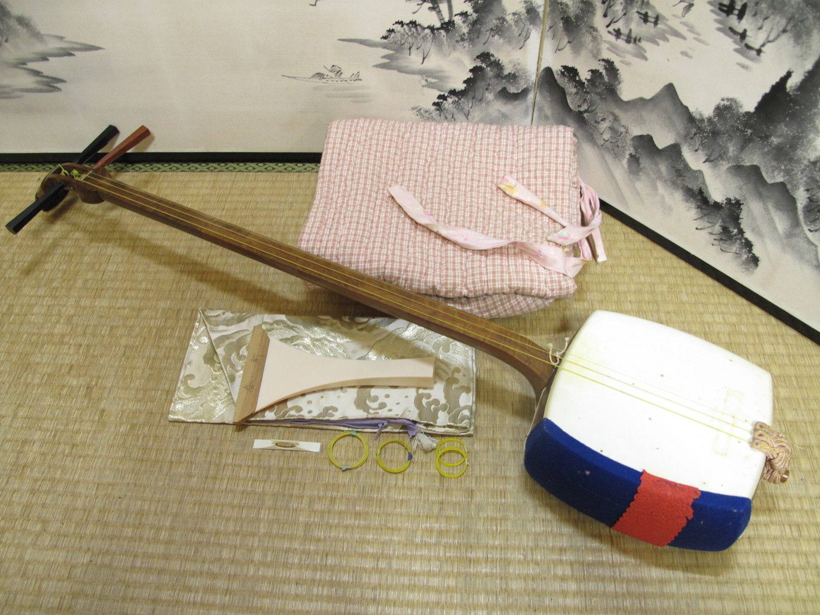 Japanese shamisen Japanese red and blue side Sanxin classical stringed instruments classic chic simplicity